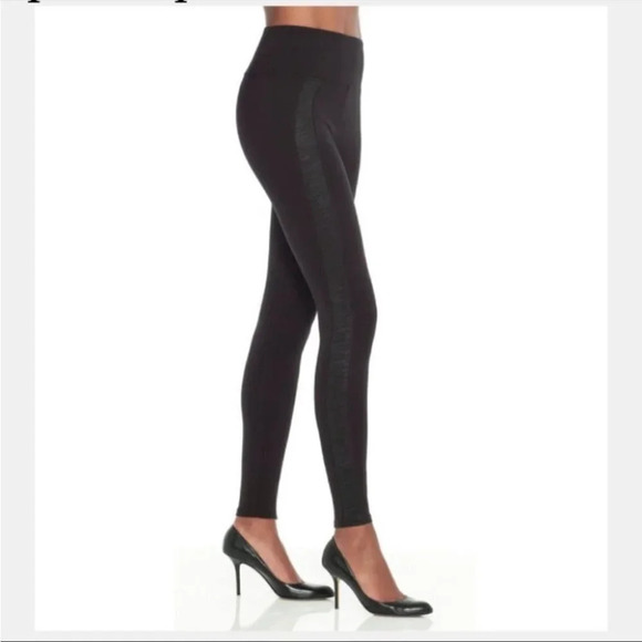 SPANX Ready-to-Wow Snakeskin Stripe Shaping Leggings - Picture 1 of 3